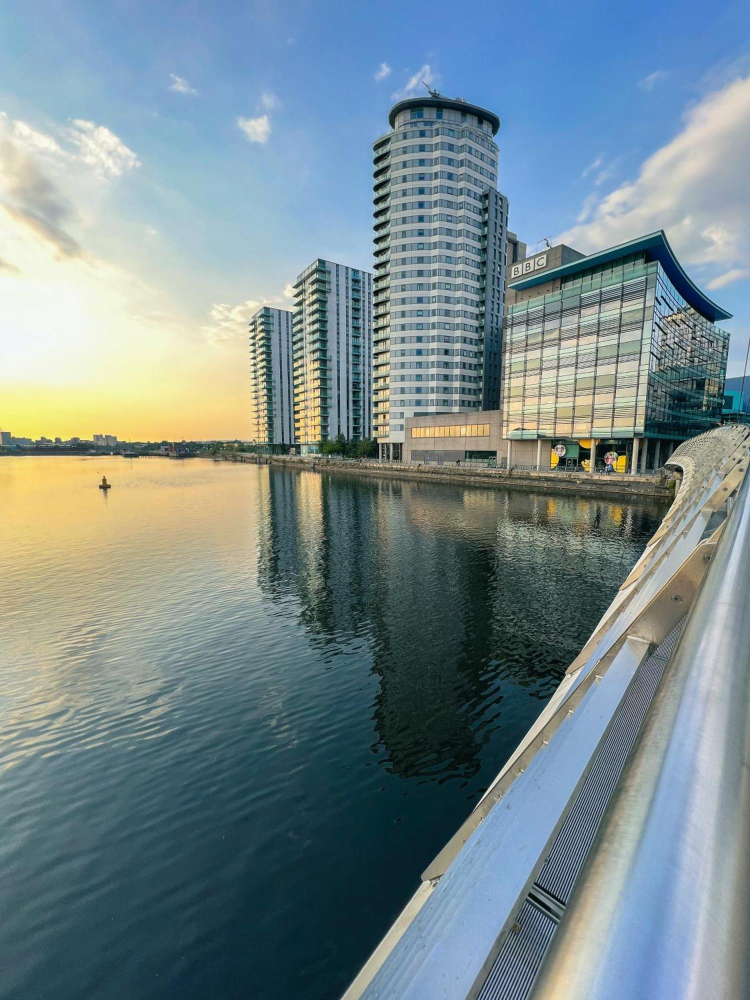 Appartamento Relaxing 1-Bed Flat In Salford With Street Parking Manchester Esterno foto