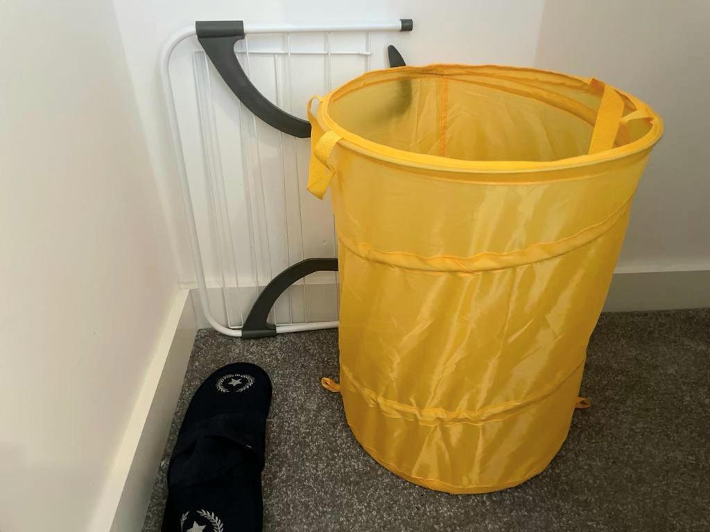 Appartamento Relaxing 1-Bed Flat In Salford With Street Parking Manchester Esterno foto
