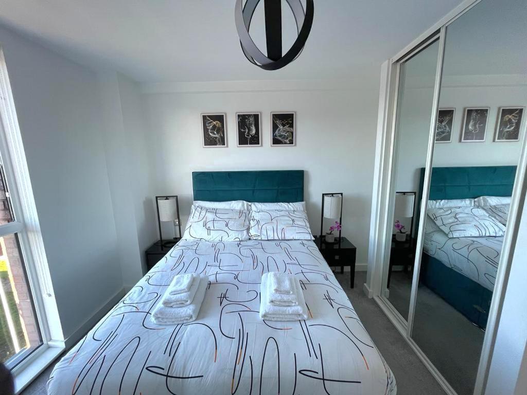 Appartamento Relaxing 1-Bed Flat In Salford With Street Parking Manchester Esterno foto