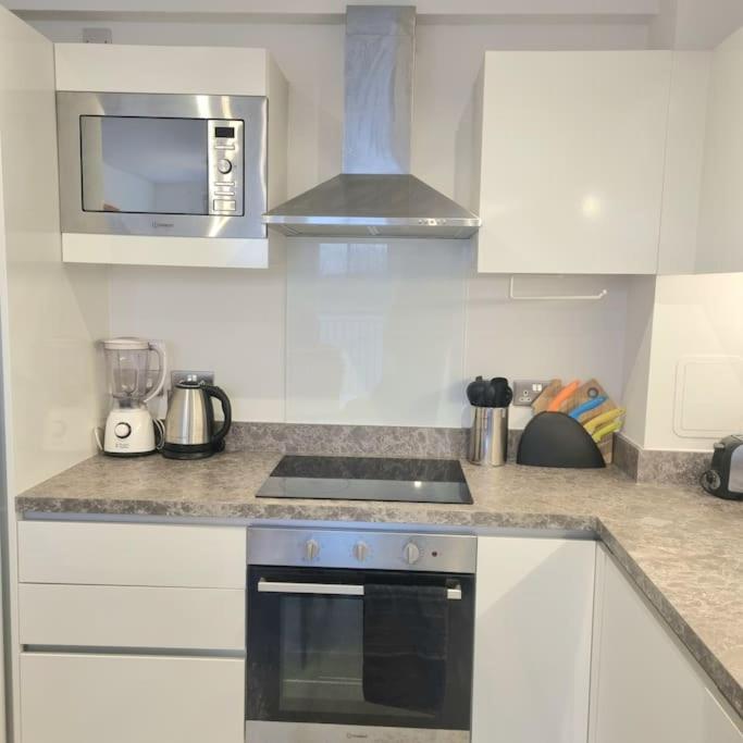 Appartamento Relaxing 1-Bed Flat In Salford With Street Parking Manchester Esterno foto
